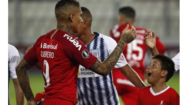 ¡Que lindo que es el fútbol! la reacción de dos niños al ver a Paolo Guerrero