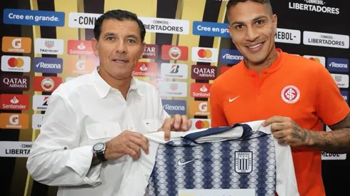 Paolo Guerrero recibió un regalo que conservará toda la vida