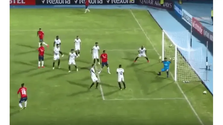 Pensó que el balón se iba pero la metió en contra: el insólito 1-0 de Wilstermann