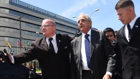 D'Onofrio a punto de ingresar al edificio de Conmebol, días después de la agresión al micro de Boca (Getty)