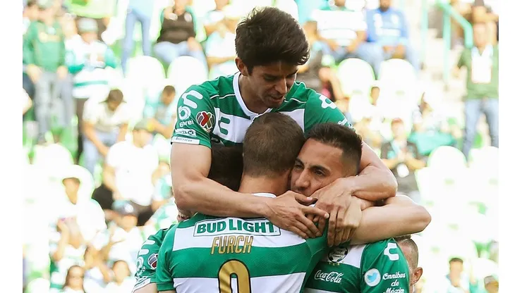 La gente de Santos Laguna todavía sueña con el milagro.