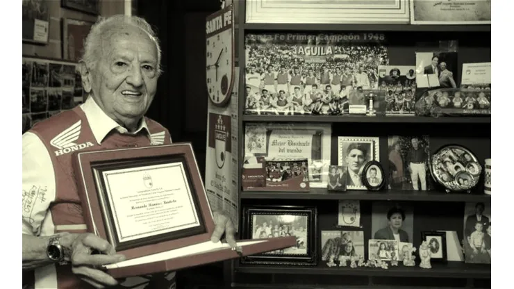 Don Hernando Ramírez, fundador de la Barra 25.