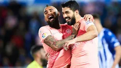 CELEBRACIÓN SUDAMERICANA. Arturo Vidal abraza a Luis Suárez tras el 2-0 (Foto: Getty).