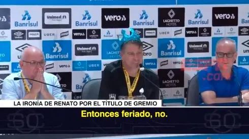 Renato y una broma en plena conferencia.