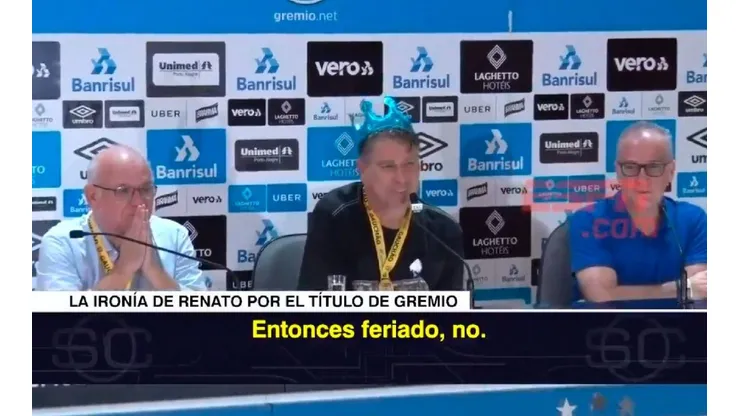 Renato y una broma en plena conferencia.