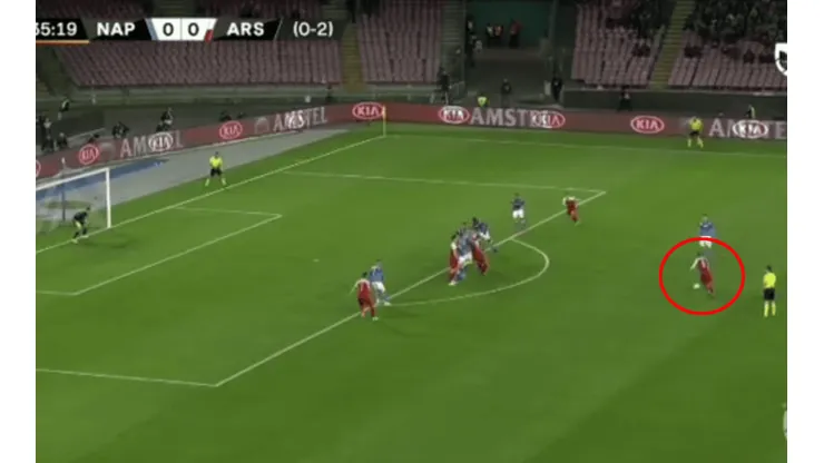 Silencio en el San Paolo: Lacazette clavó un tiro libre bomba en la Europa League