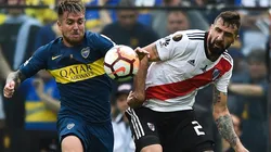 Buffarini disputando un balón con Lucas Pratto, en la ida de la final por Copa Libertadores.