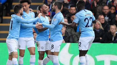 Sterling lleva de la mano al Manchester City hasta la cima de la Premier
