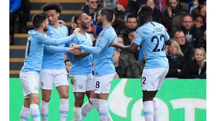 Sterling lleva de la mano al Manchester City hasta la cima de la Premier