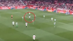 Mudo Vázquez tuvo tiempo, se perfiló y sacó un zurdazo imposible de atajar