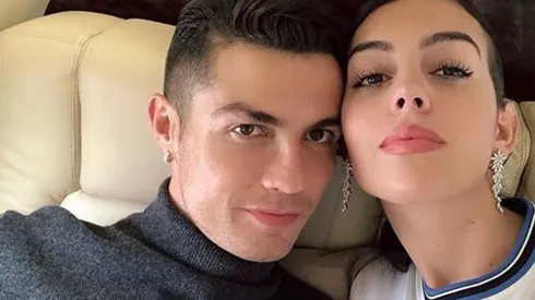 La novia de Cristiano estaba caminando, vio una foto suya en ropa interior ¡y la subió a Instagram!