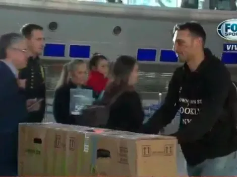 Fox Sports: ¡Scaloni se trajo una bicicleta nueva en el avión!