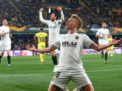 Valencia metió dos goles en el descuento y puso un pie en semifinales