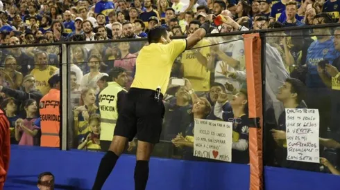 Diego Haro le dejó un recuerdo a un niño que estaba en la Bombonera y en las redes aplaudieron el gesto