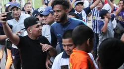 Los siguen en todos lados: Alianza Lima fue sorprendido por sus hinchas en Argentina