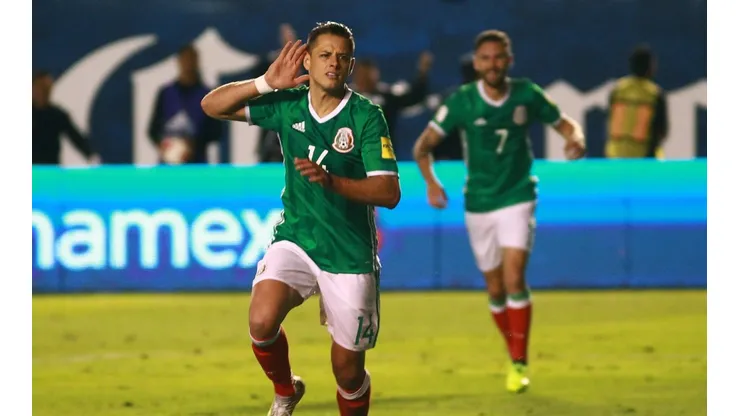 Chicharito puede quedar afuera de la convocatoria de México.