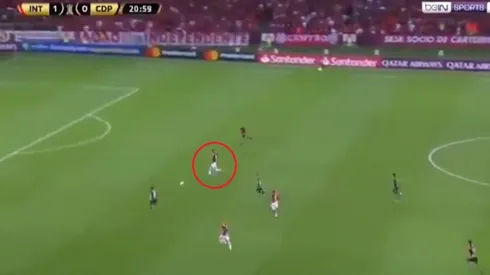 Ahí recibió la pelota Paolo Guerrero.