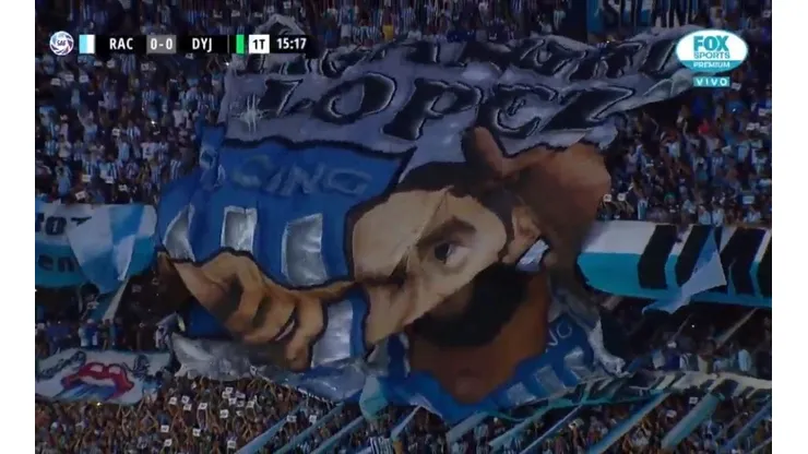 El telón dedicado a Lisandro López.