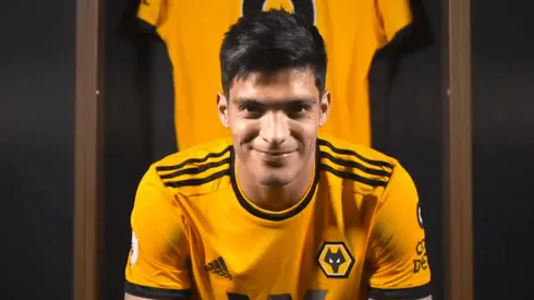 No se va a ningún lado: Raúl Jiménez renovó con el Wolverhampton