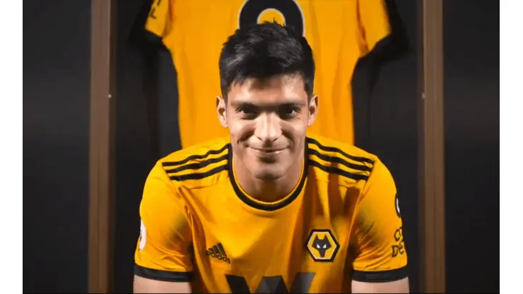 No se va a ningún lado: Raúl Jiménez renovó con el Wolverhampton