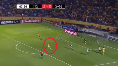 Genial atajada de Orozco.