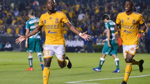 Con un primer tiempo apabullante, Tigres se impuso 3 a 0 ante Santos en la ida de la semifinal
