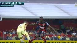 Un animal: Balanta le fue con el pie demasiado alto a Guido Rodríguez y se fue expulsado