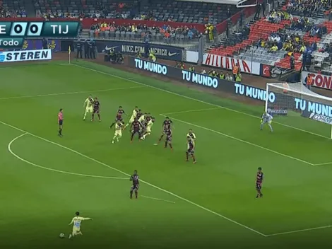 Hérnandez aprovechó el pésimo armado de la barrera y puso el primer gol para el América de tiro libre