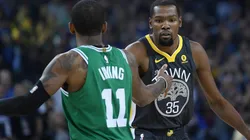 Kyrie Irving y Kevin Durant hablan a diario sobre su decisión en la agencia libre