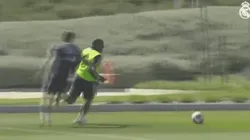 Está intacto: Roberto Carlos demostró toda su magia en un entrenamiento del Real Madrid Castilla