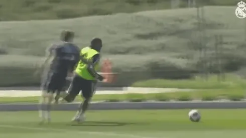 Está intacto: Roberto Carlos demostró toda su magia en un entrenamiento del Real Madrid Castilla