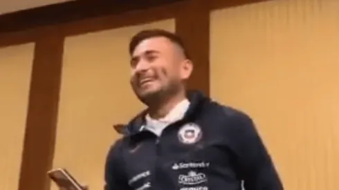 Jean Meneses trolleó a Nico Castillo y a todo América en la concentración de Chile