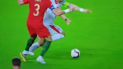Terrible patada de Pepe a Tadic.