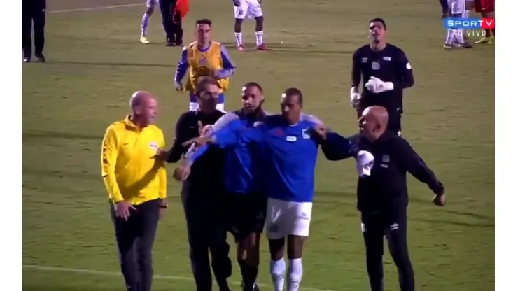 Sampaoli encarando a Zago.