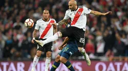 Pinola vence a Wanchope en un cruce.