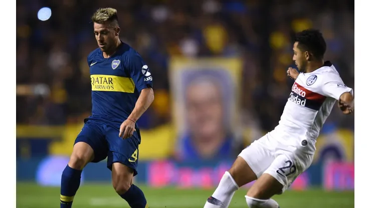 Julio Buffarini enfrentando a San Lorenzo.