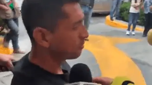 Insólito: Periodistas golpean a Elías Hernández en su rodilla cuando recién salía de la operación