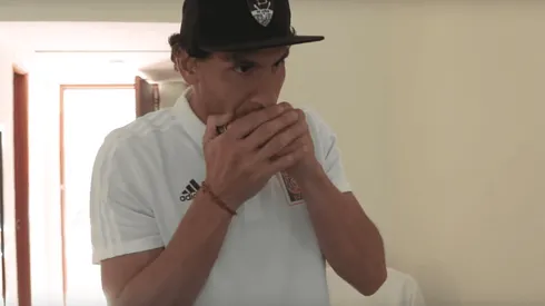 Guzmán quizo mostrar sus dotes musicales pero terminó haciendo el ridículo con la armónica