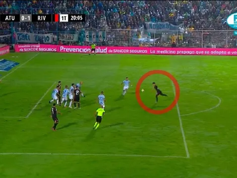 Mucha clase: Ferreira la agarró con el empeine y sin pararla puso el primero de River