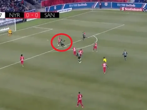 Furch habilitó a Valdés, que, de afuera del área, puso la pelota contra el palo para el primer gol del partido