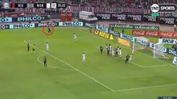 Gran tiro libre de Cristian Ferreira.