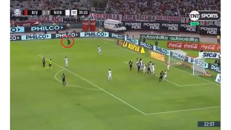 Gran tiro libre de Cristian Ferreira.