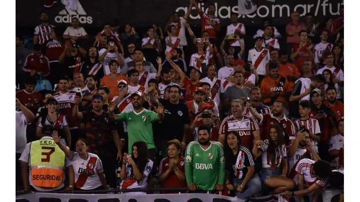 El "mosaico" que los hinchas de River desplegaron ayer en el Monumental recordando el gol del Pity a Boca