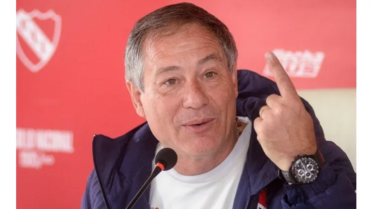 Ariel Holan reaccionó.