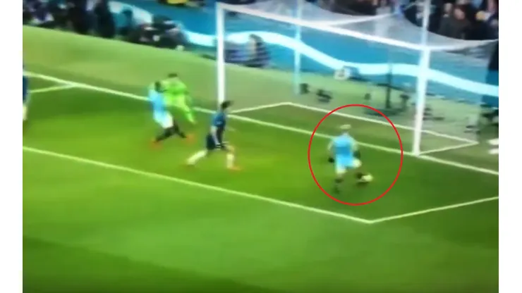 No fueron todas buenas: Agüero se perdió el gol más fácil de todos