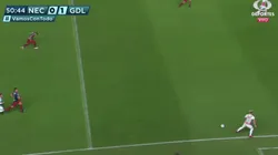 De ahí arrancó Fernández en el primer gol.