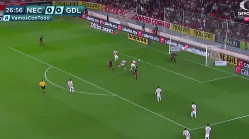 Ventura Alvarado anotó un gol en propia puerta.