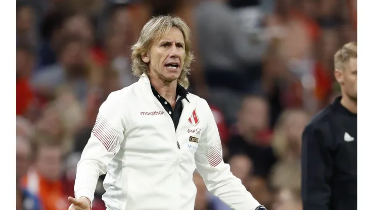 El DT de Universitario reveló qué le dijo Ricardo Gareca sobre el futbolista peruano