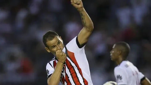 Para aplaudir: River quiere que Mora pise el Monumental por última vez