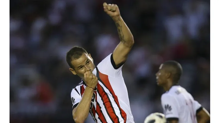 Para aplaudir: River quiere que Mora pise el Monumental por última vez